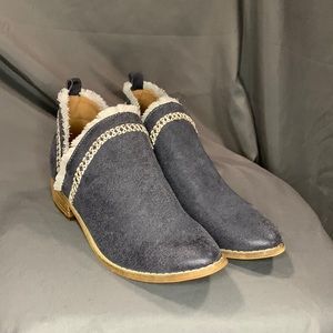 EUC Mi.iM dusty blue ankle boots